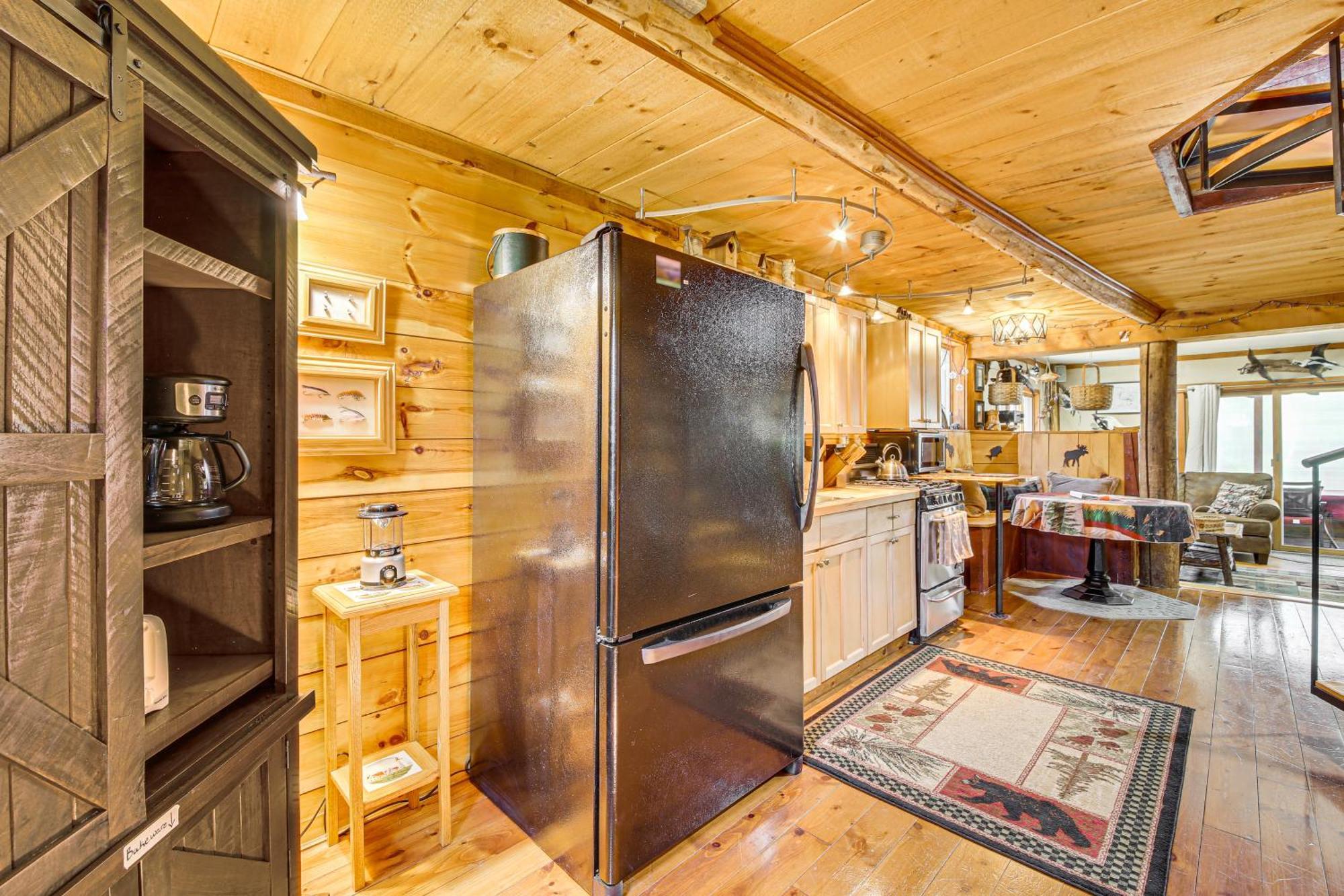 Rustic Searsport Cabin Loft And Sunroom On 10 Acres Eksteriør bilde