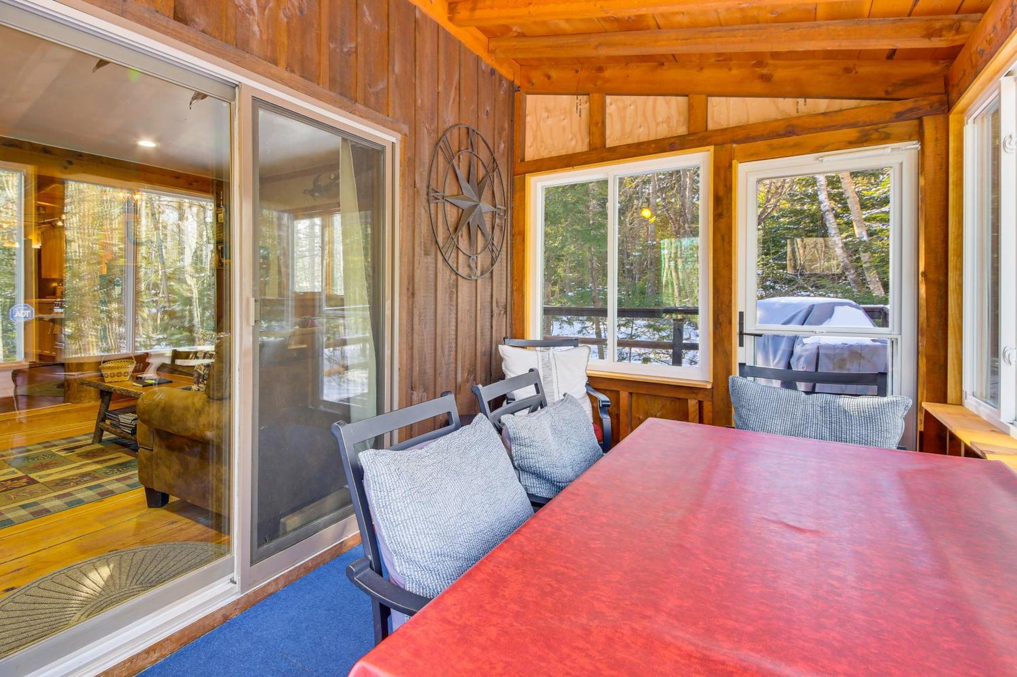 Rustic Searsport Cabin Loft And Sunroom On 10 Acres Eksteriør bilde