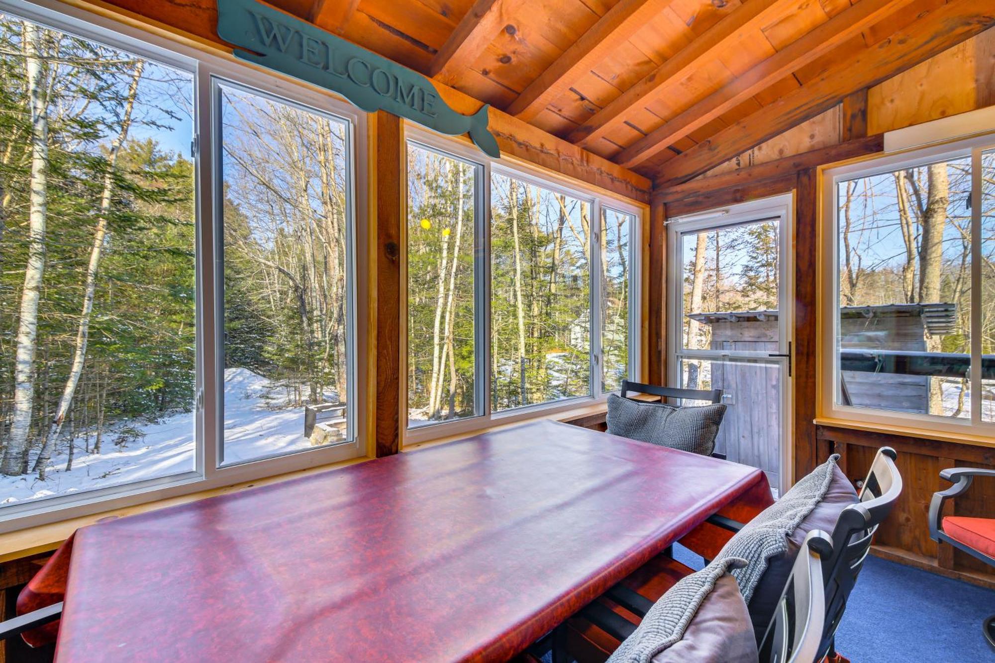 Rustic Searsport Cabin Loft And Sunroom On 10 Acres Eksteriør bilde